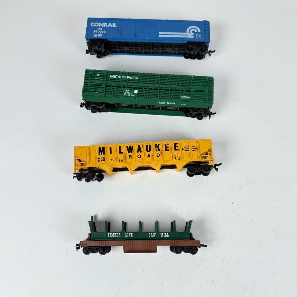 HO Scale Train Boxcars Milwaukee Road Conrail Northern Pacific Timber Line